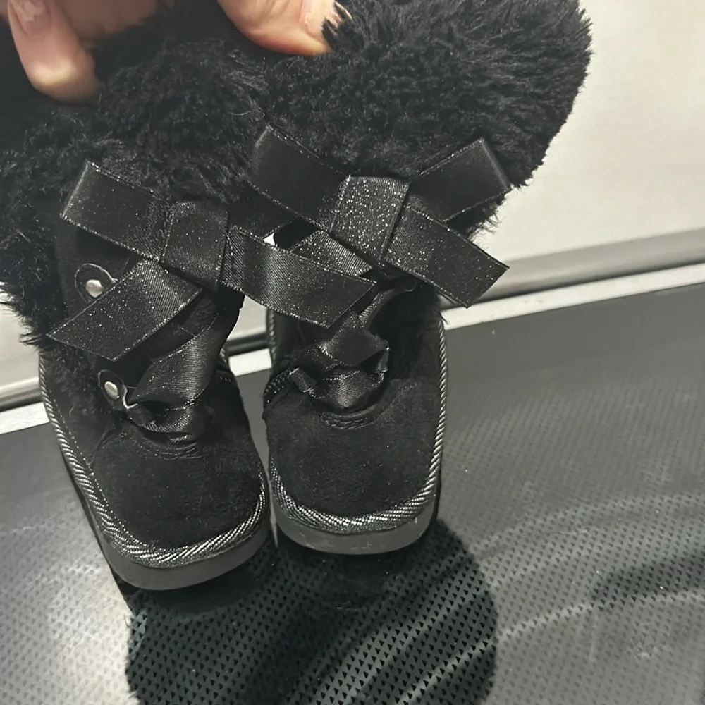 Girls size 6 winter snow boots faux fur suede like zipper lace up Bailey bow